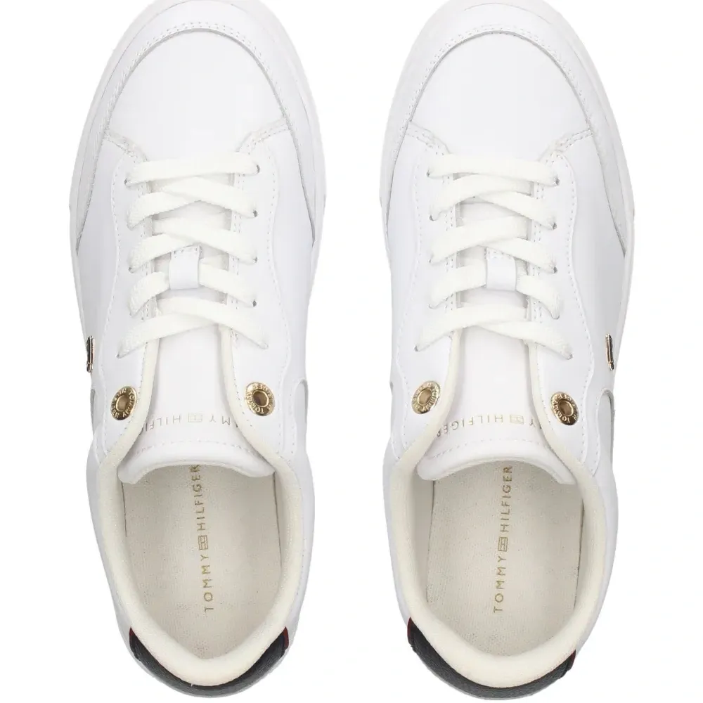 Кеды с логотипом