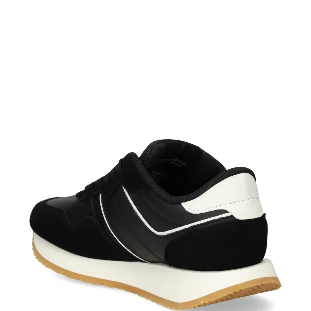 Кроссовки на шнуровке