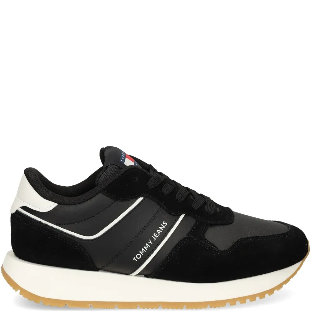 Кроссовки на шнуровке