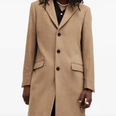 Однобортное пальто на пуговицах