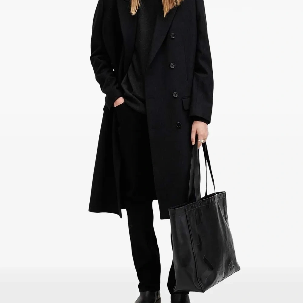 Свитер с высоким воротником и логотипом