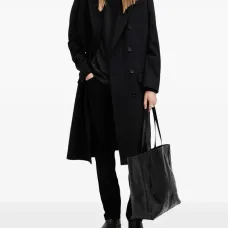 Свитер с высоким воротником и логотипом