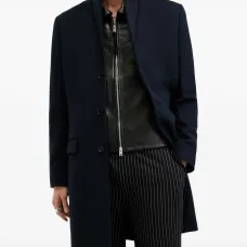 Однобортное пальто на пуговицах