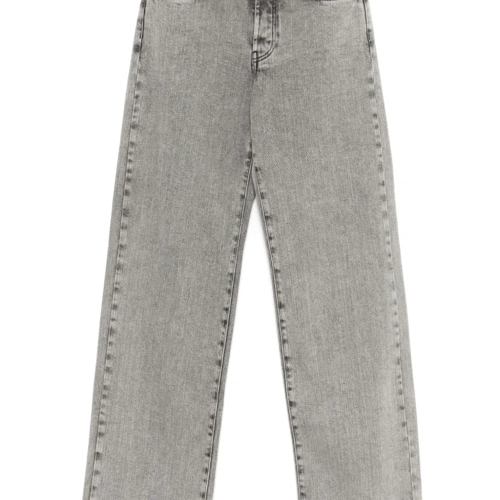 Прямые джинсы