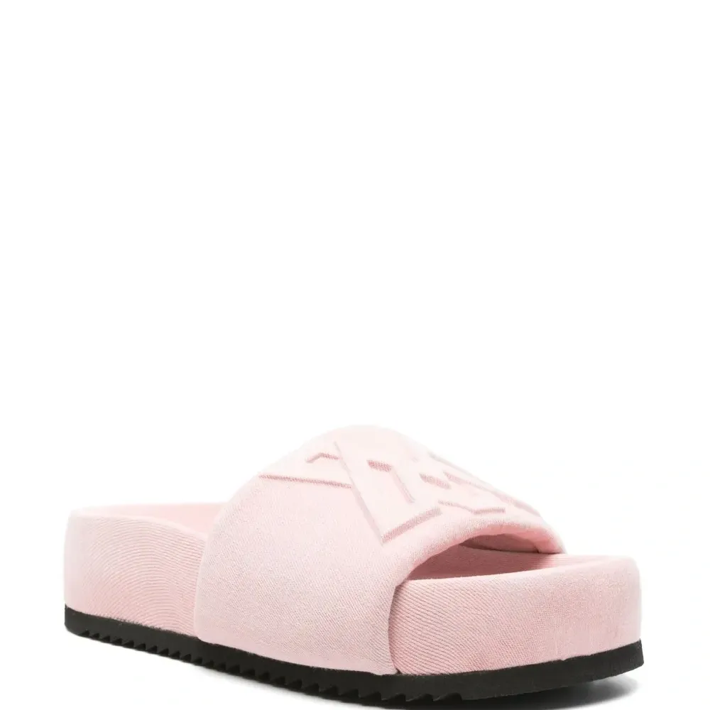 Шлепанцы с тисненым логотипом