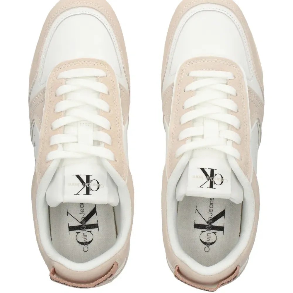 Кроссовки с логотипом