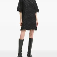 Платье с короткими рукавами и бахромой Платье с короткими рукавами и бахромой