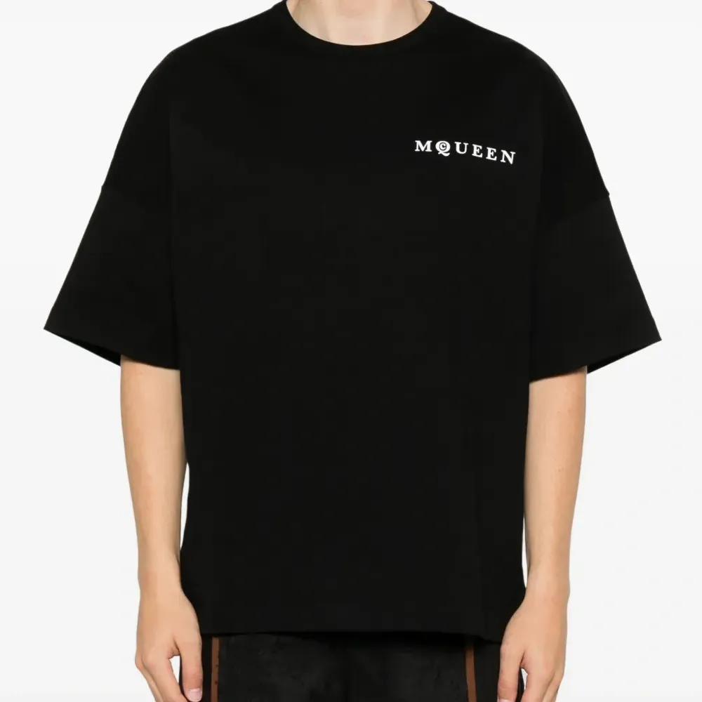 Футболка с логотипом