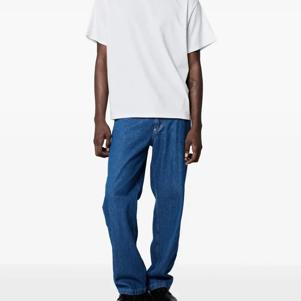 Футболка с воротником-стойкой