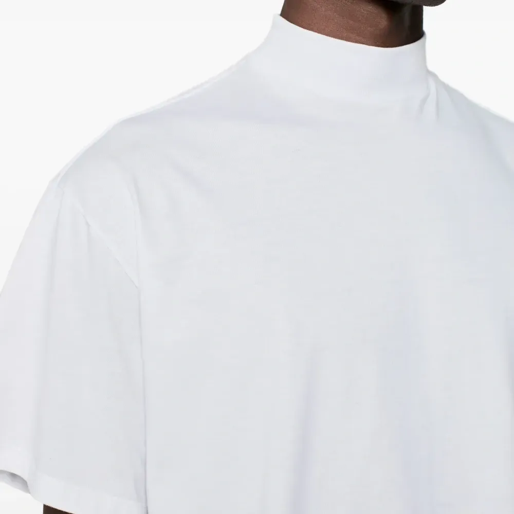 Футболка с воротником-стойкой