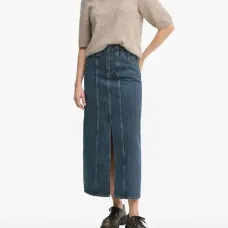 Свитер с круглым вырезом