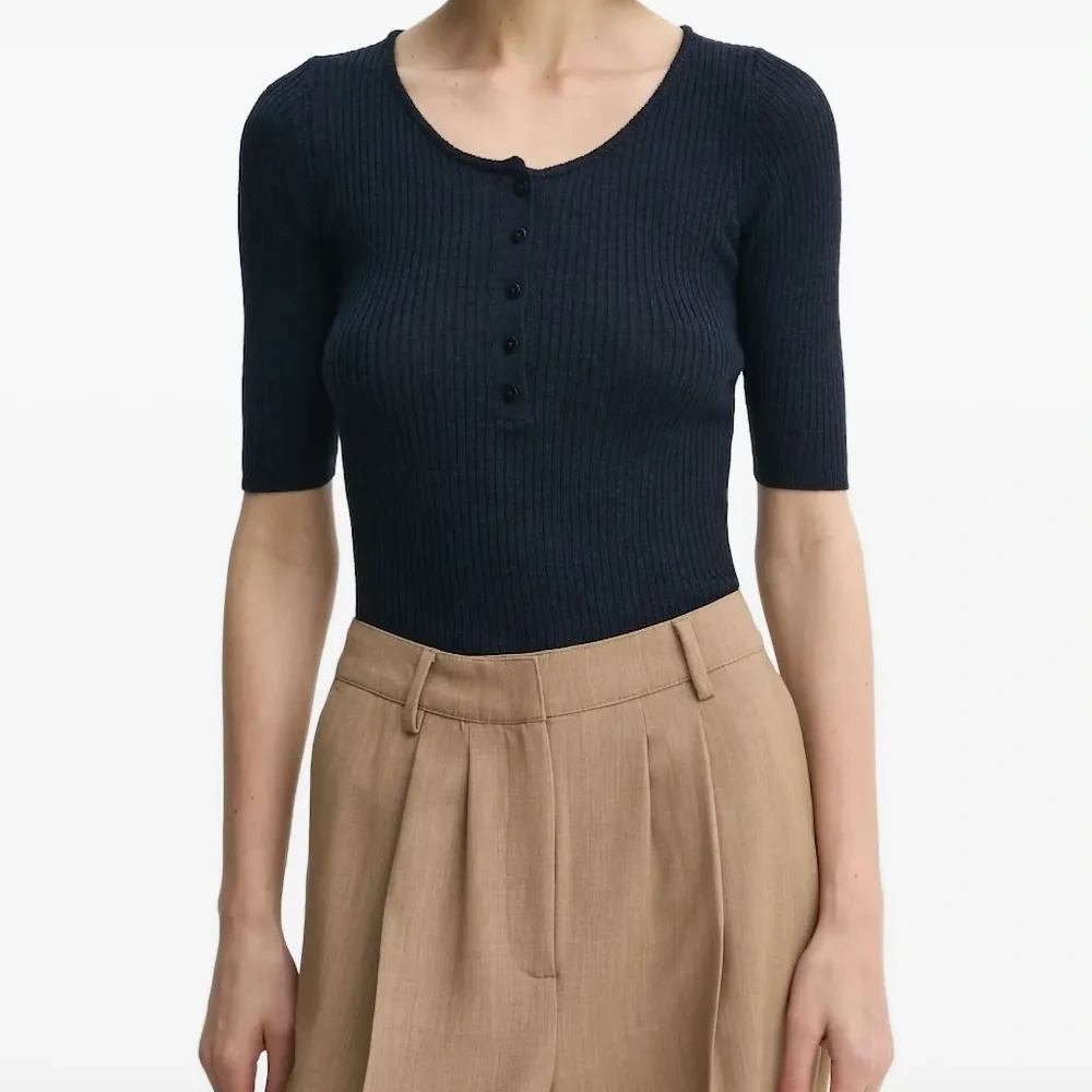 Топ хенли в рубчик