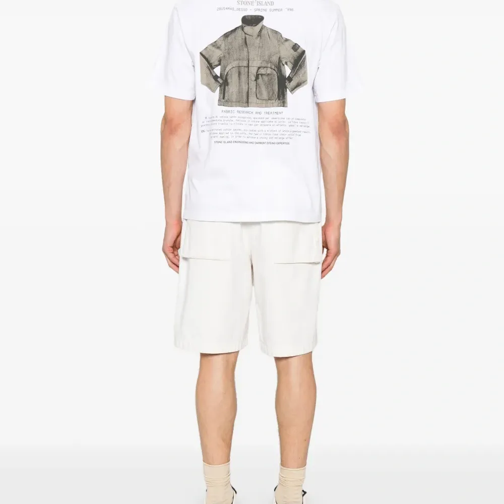 Футболка с логотипом