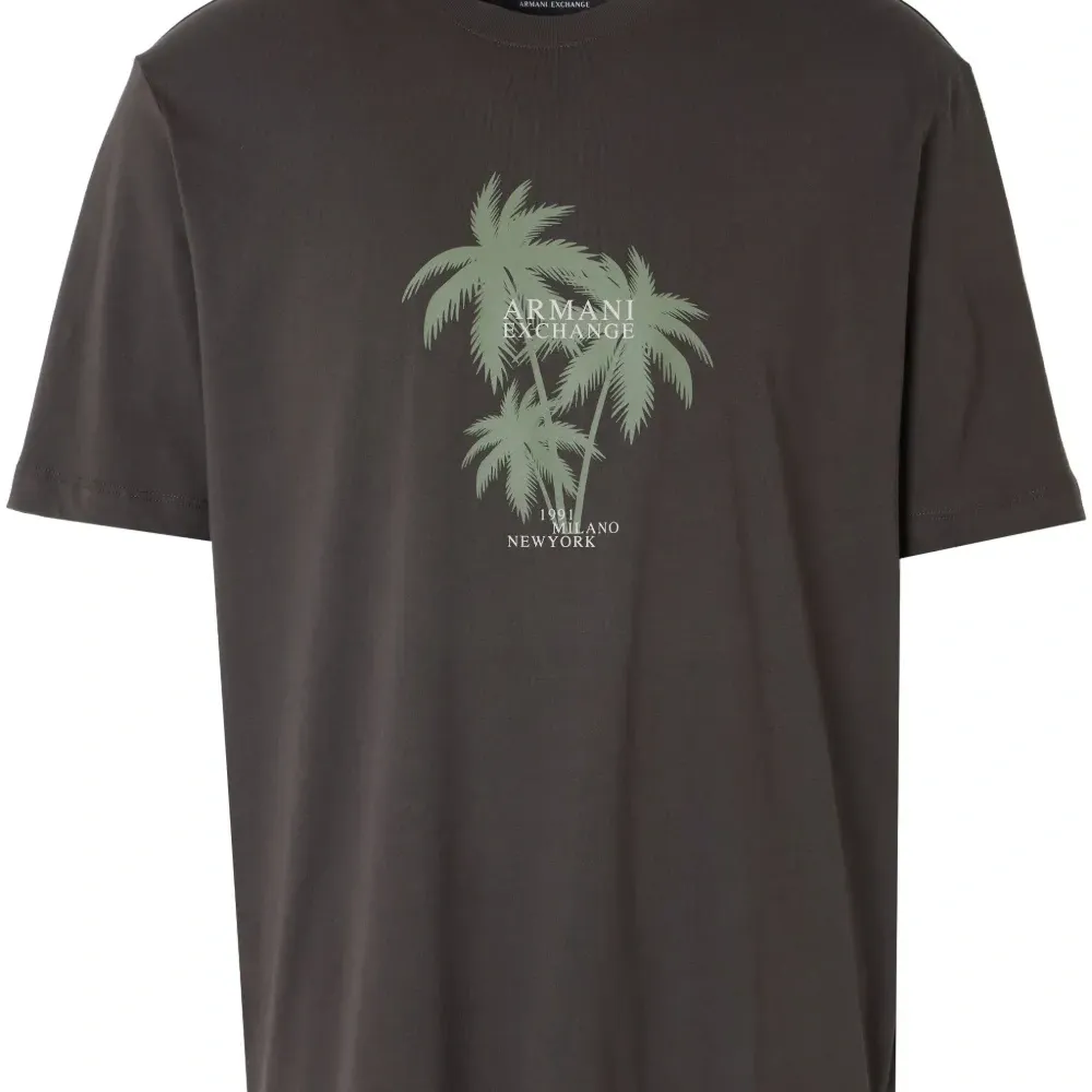 Футболка с круглым вырезом