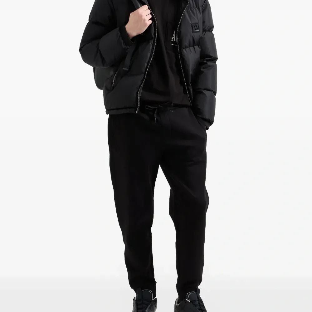 Спортивные брюки с вышитым логотипом