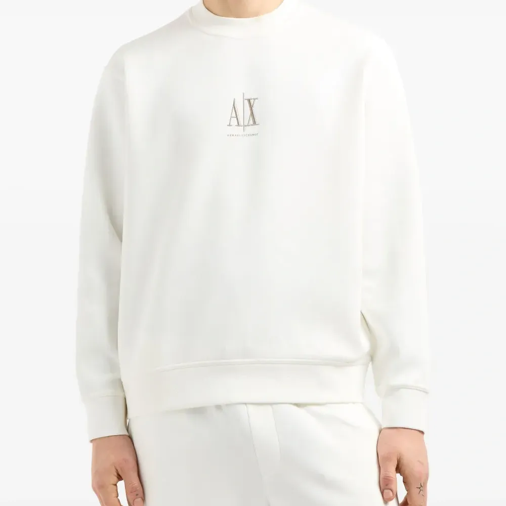 Толстовка с вышитым логотипом