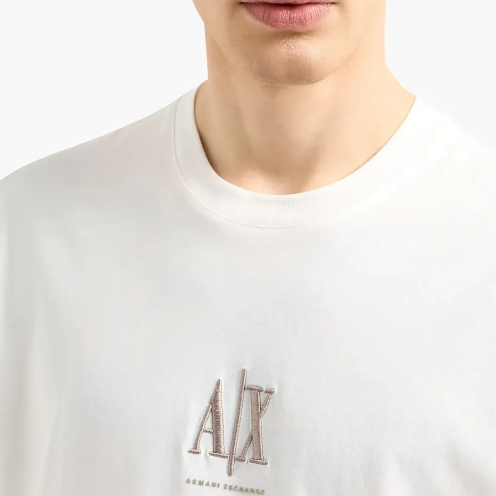 Футболка с вышитым логотипом