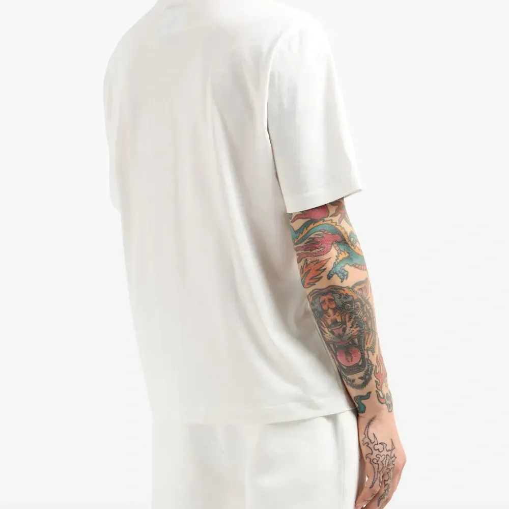 Футболка с вышитым логотипом