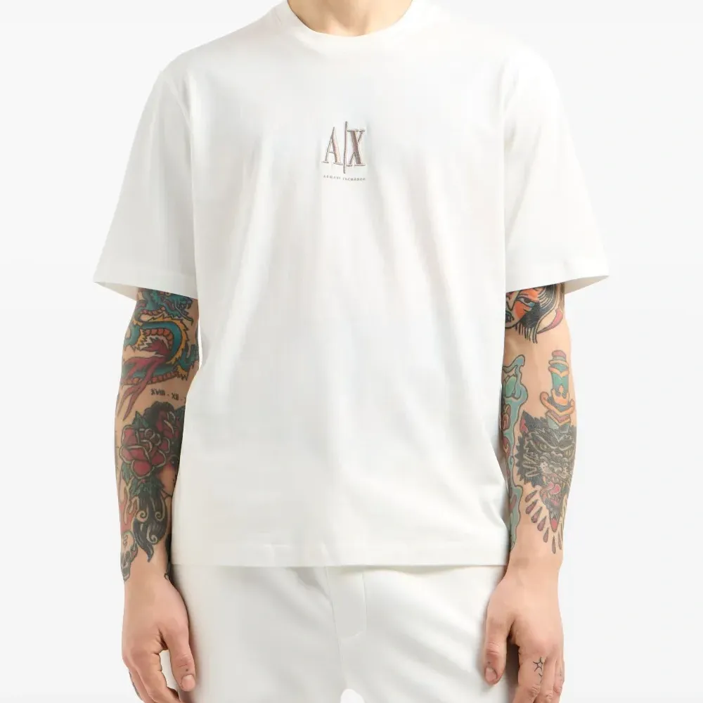 Футболка с вышитым логотипом