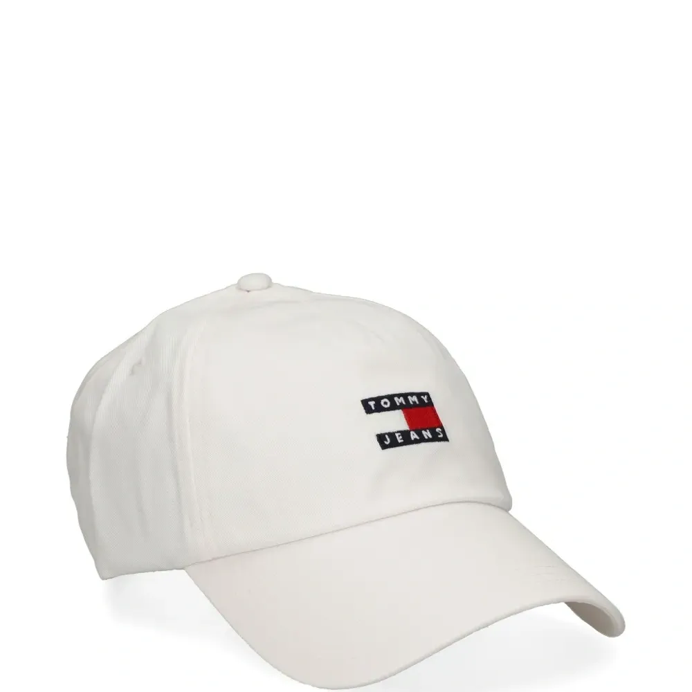 Бейсболка с вышитым логотипом Бейсболка с вышитым логотипом