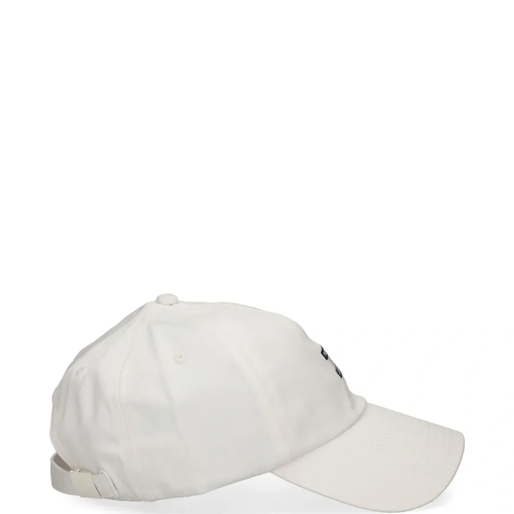 Бейсболка с вышитым логотипом Бейсболка с вышитым логотипом