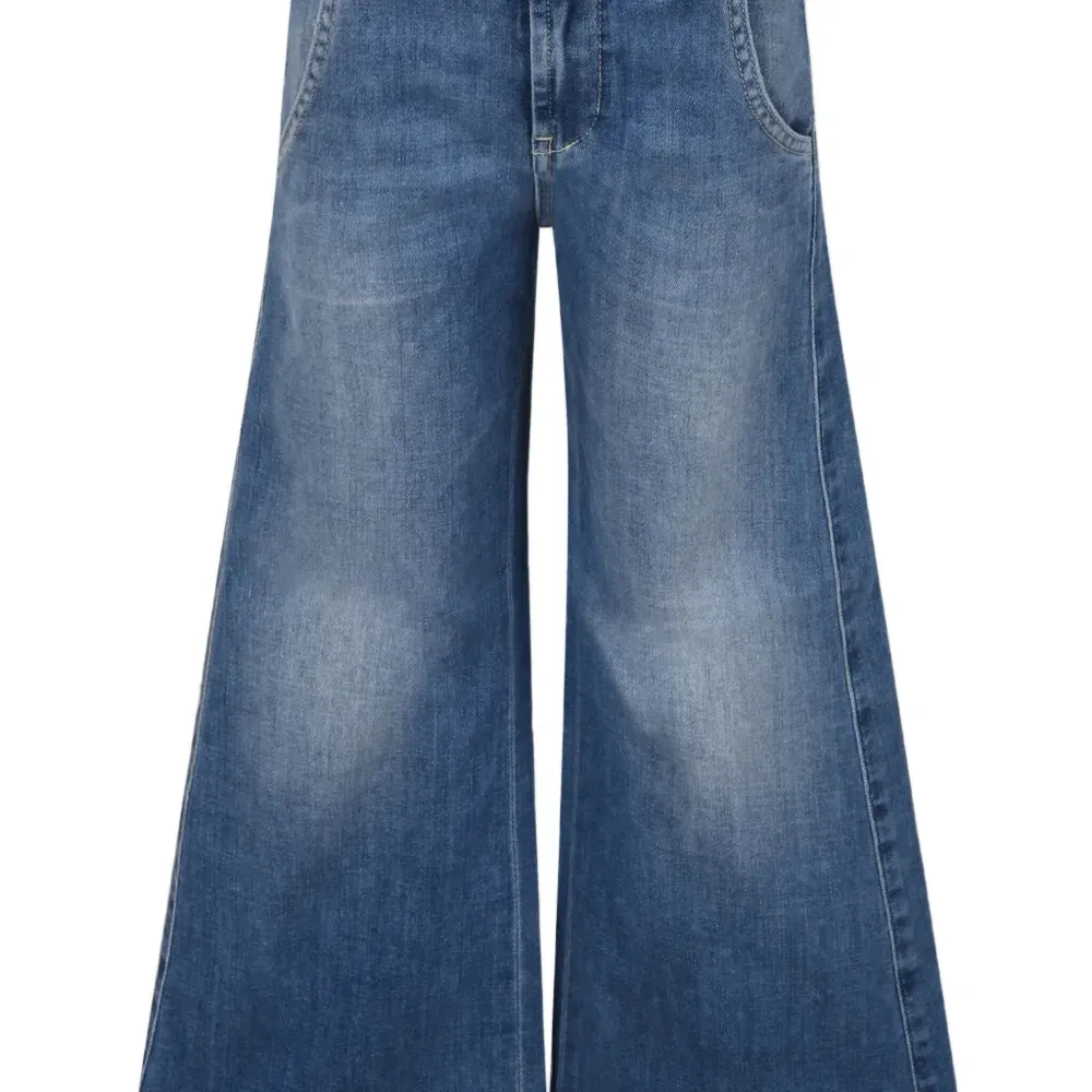 Широкие джинсы