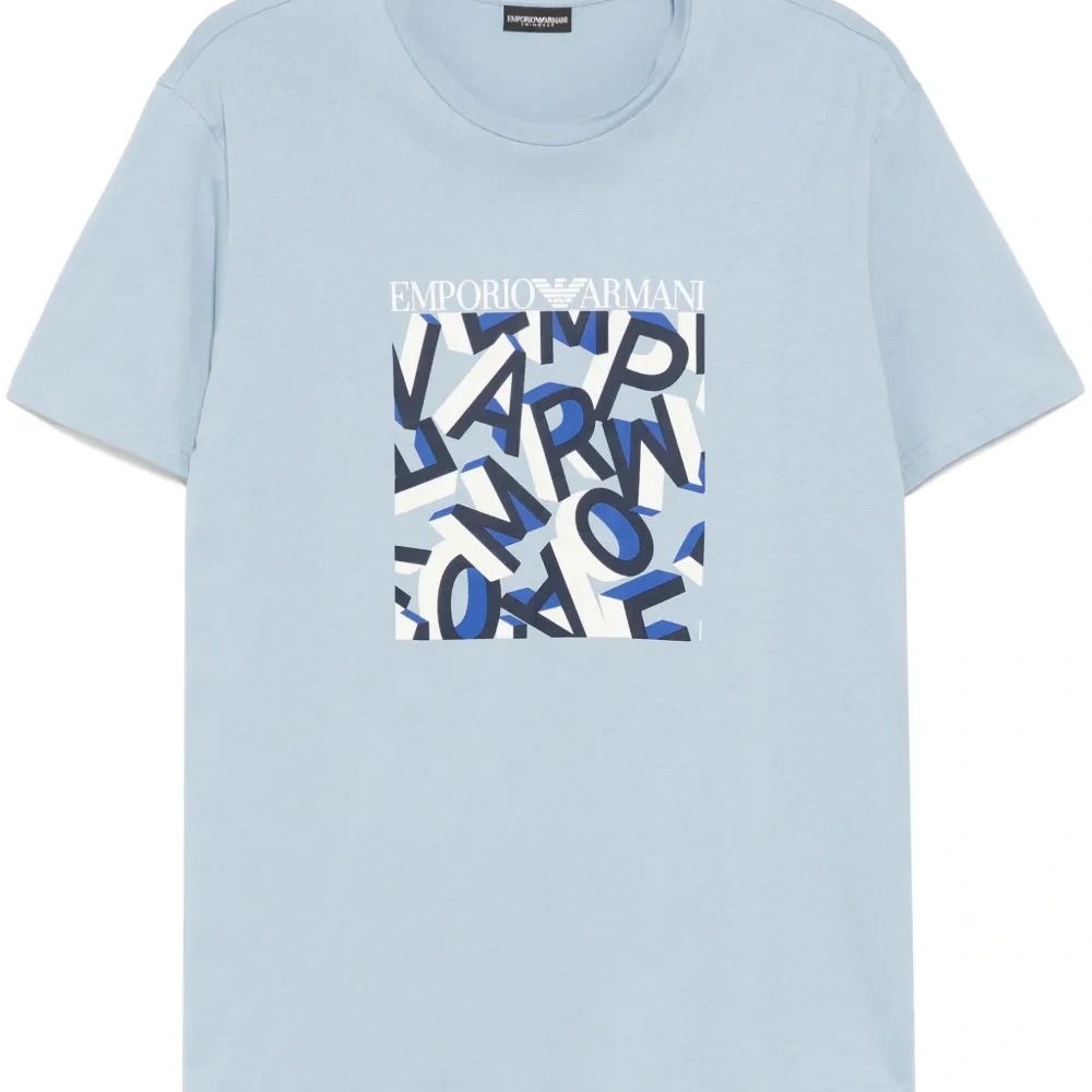 Футболка с логотипом