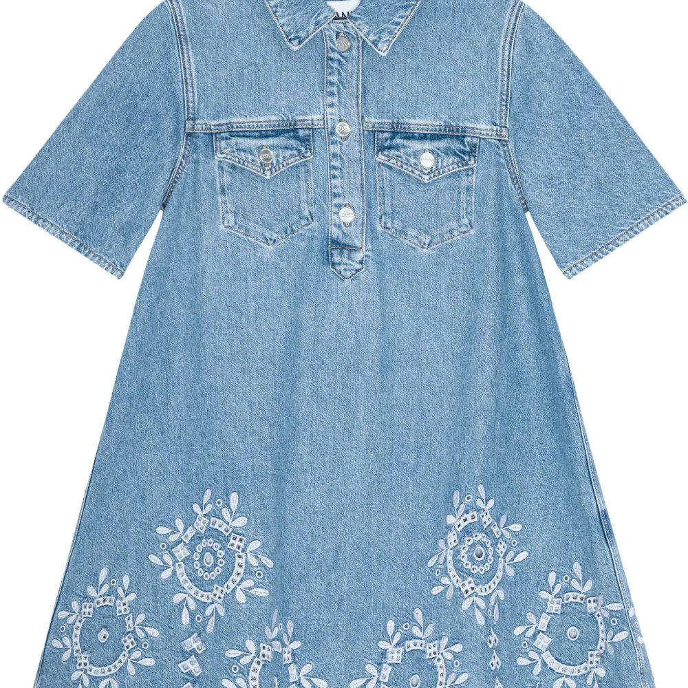 Джинсовое платье с вышивкой Джинсовое платье с вышивкой