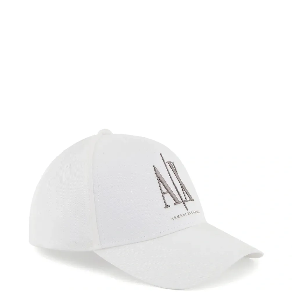 Бейсболка с вышитым логотипом