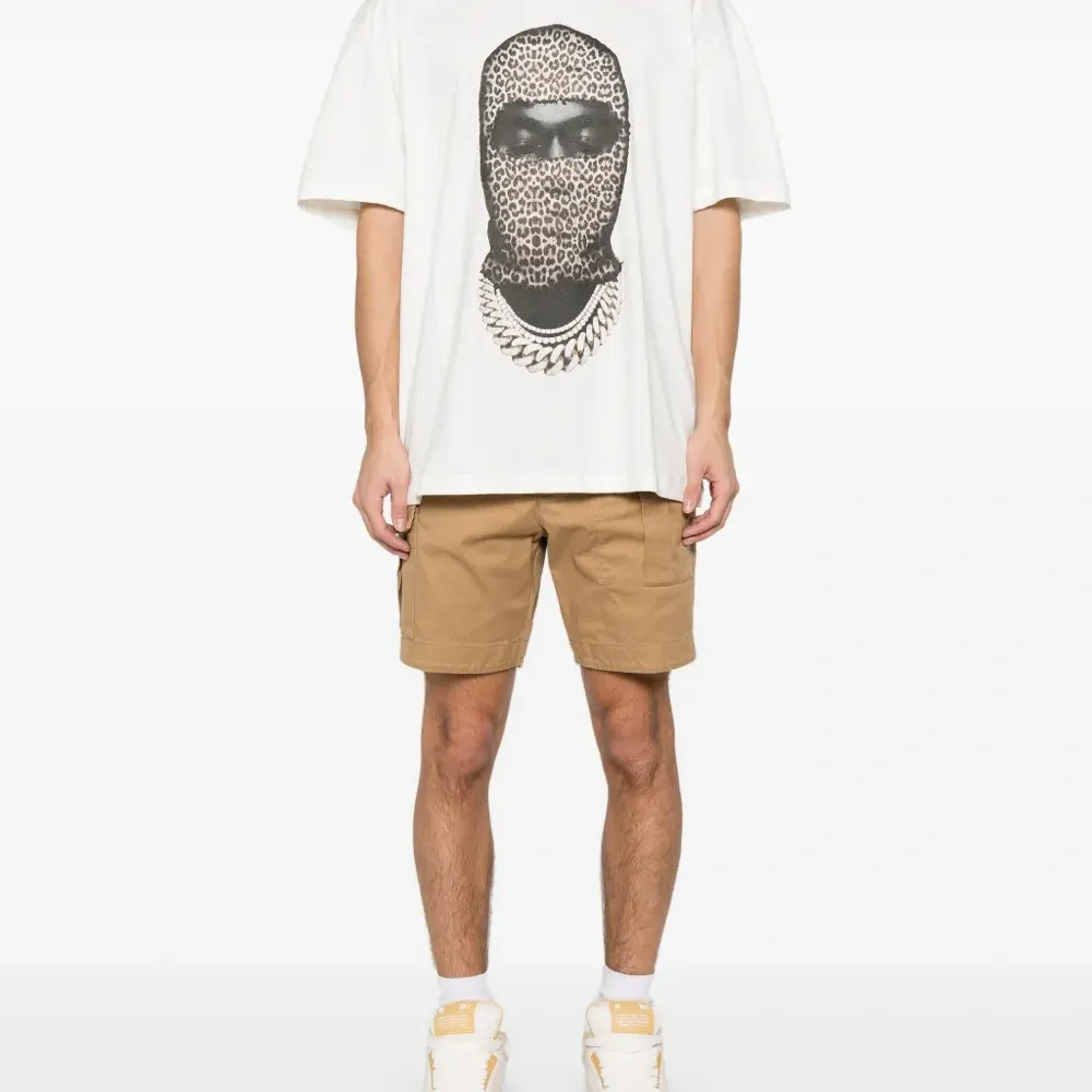 Футболка с логотипом