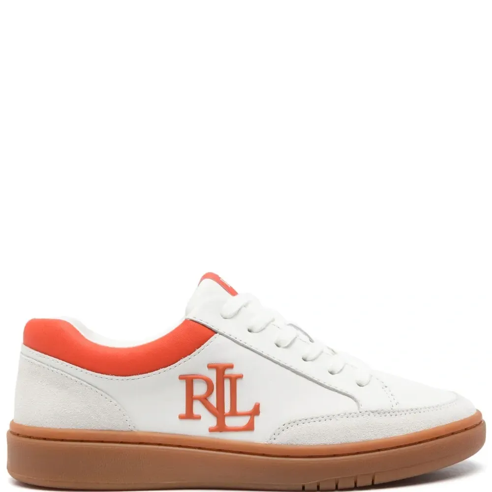 Кроссовки с тисненым логотипом