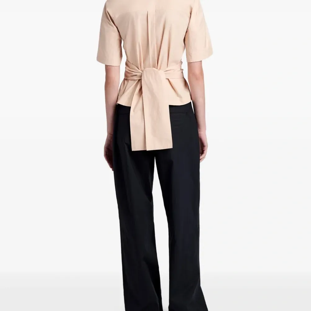 Блуза с V-образным вырезом