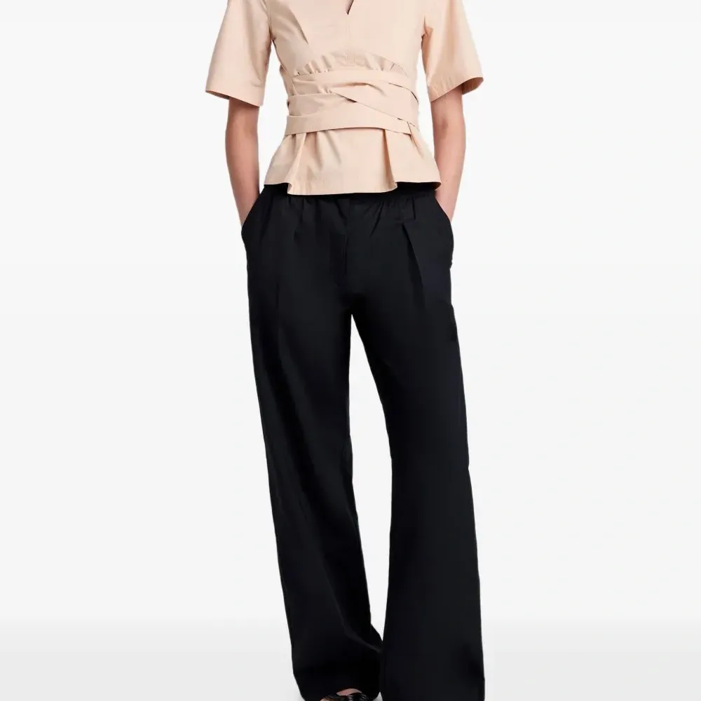 Блуза с V-образным вырезом