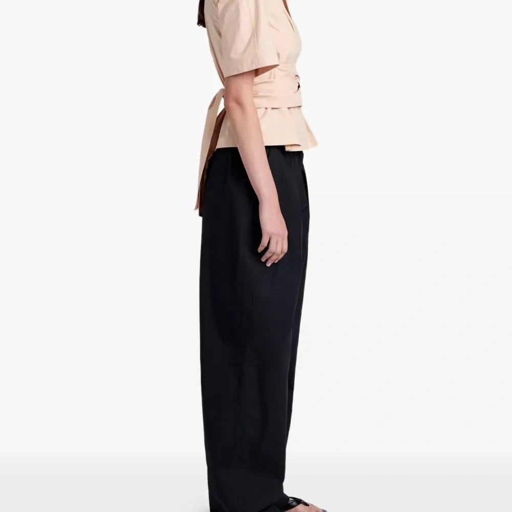 Блуза с V-образным вырезом