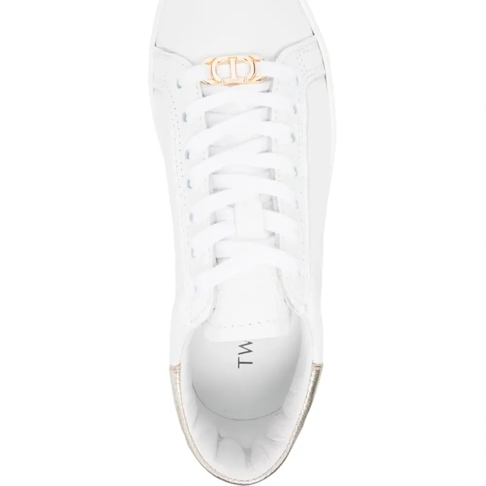 Кроссовки с логотипом