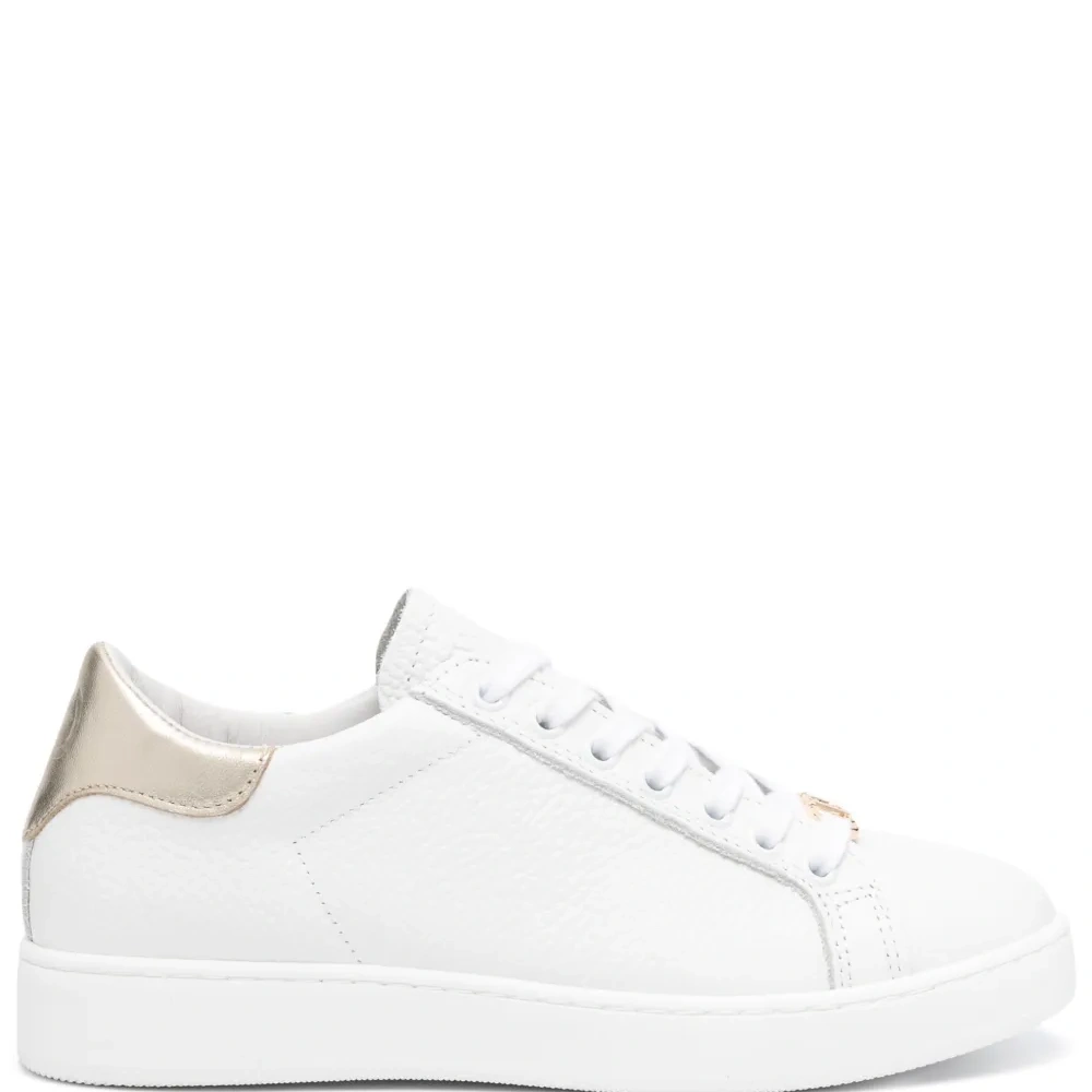 Кроссовки с логотипом