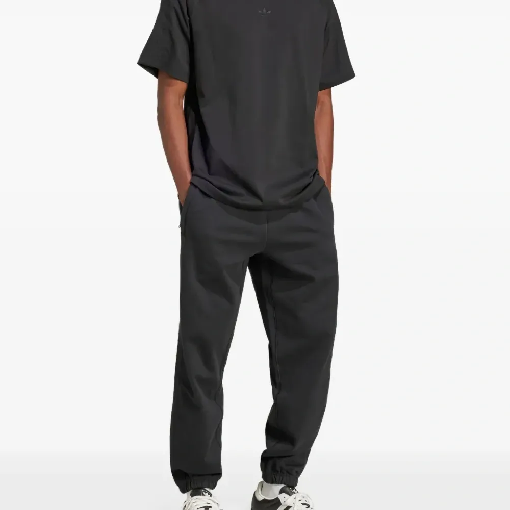 Футболка с круглым вырезом