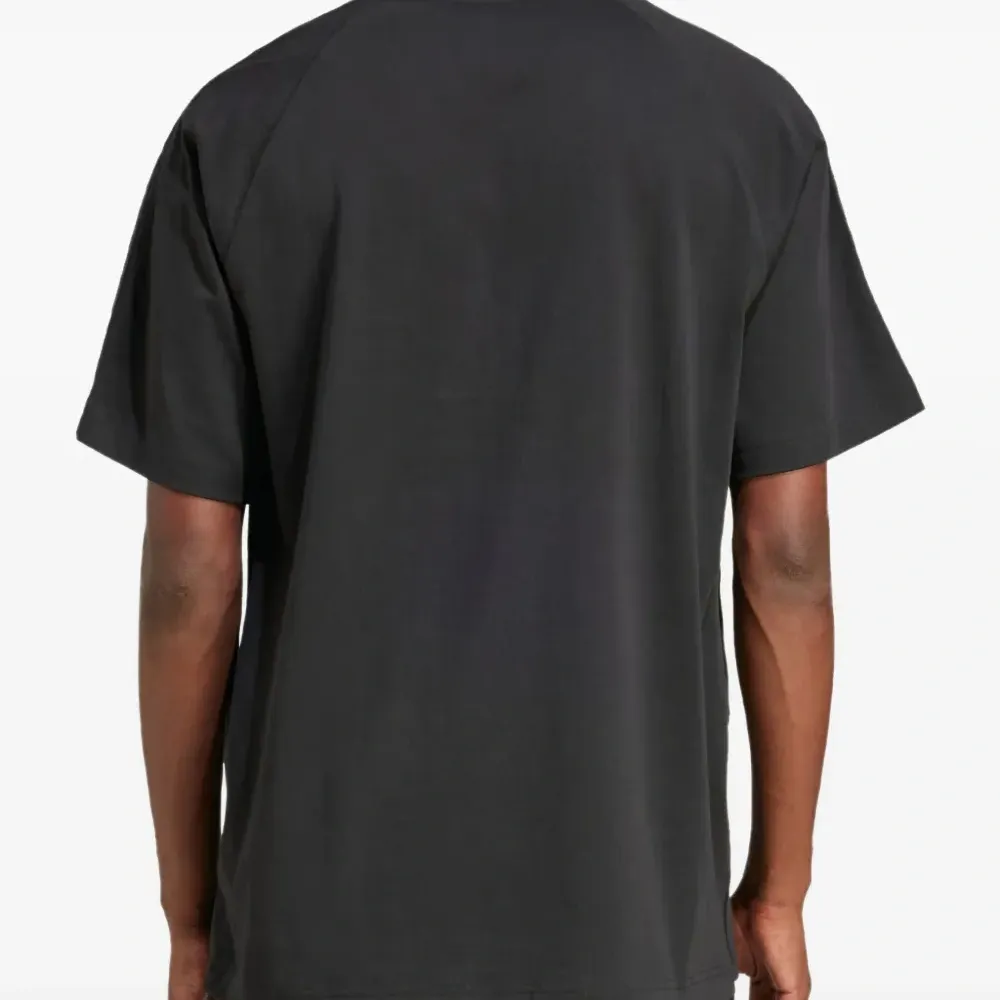 Футболка с круглым вырезом