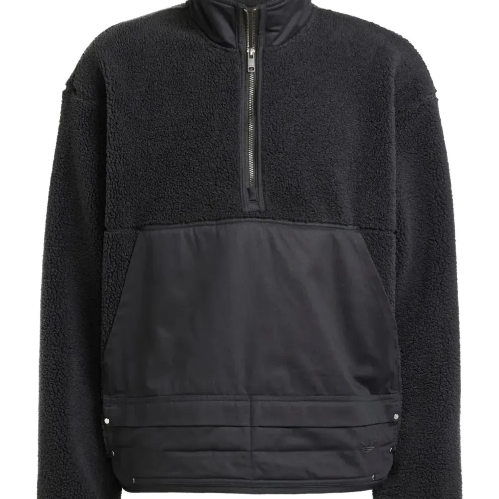 Свитер со вставками