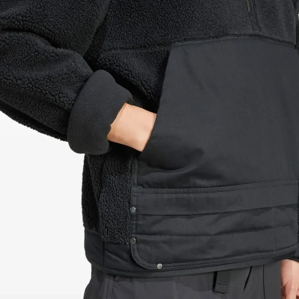 Свитер со вставками