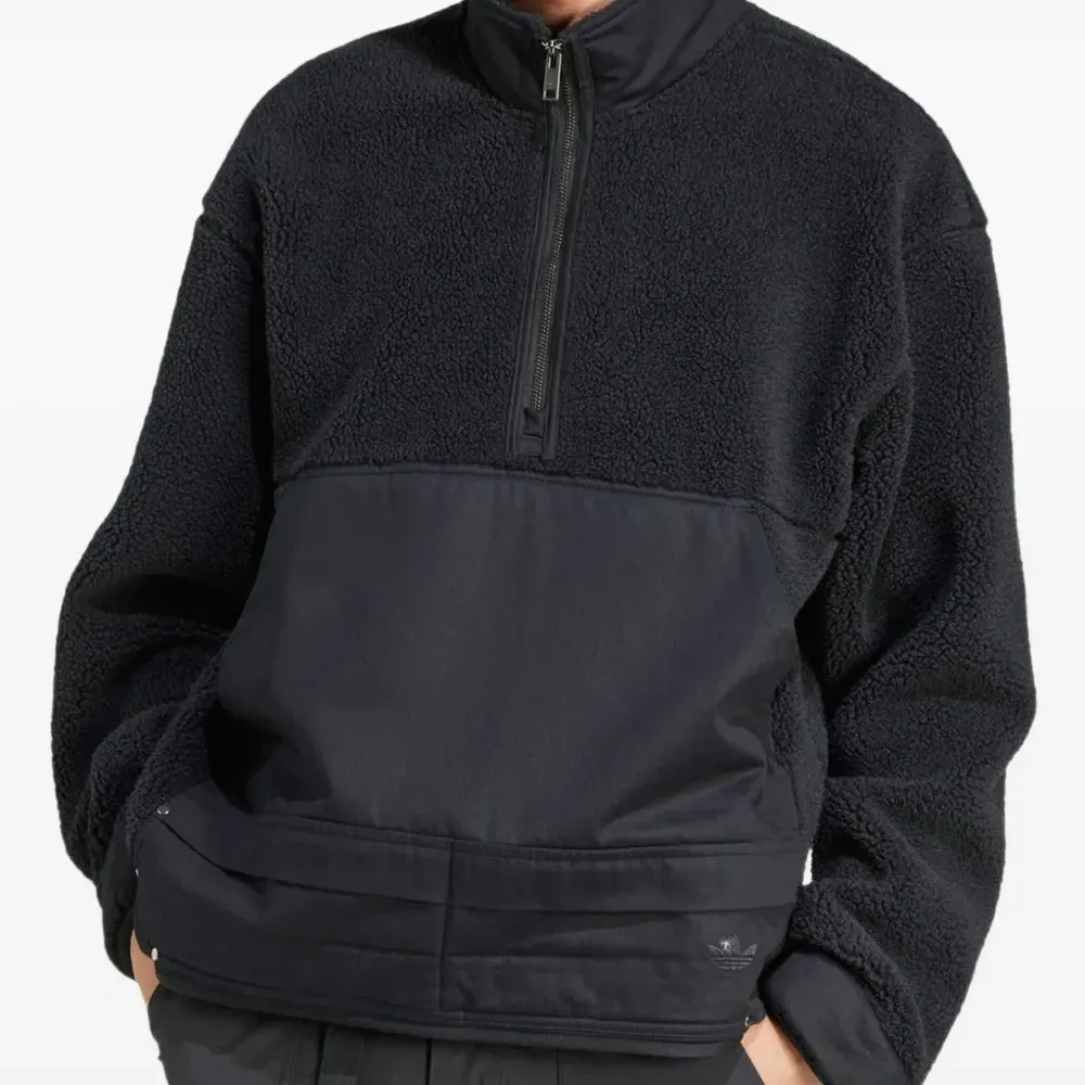 Свитер со вставками