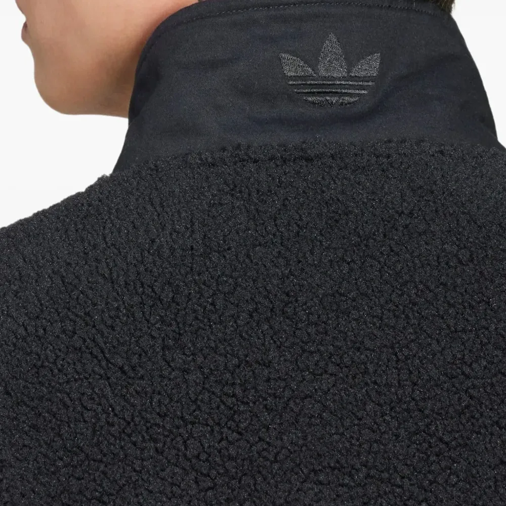 Свитер со вставками