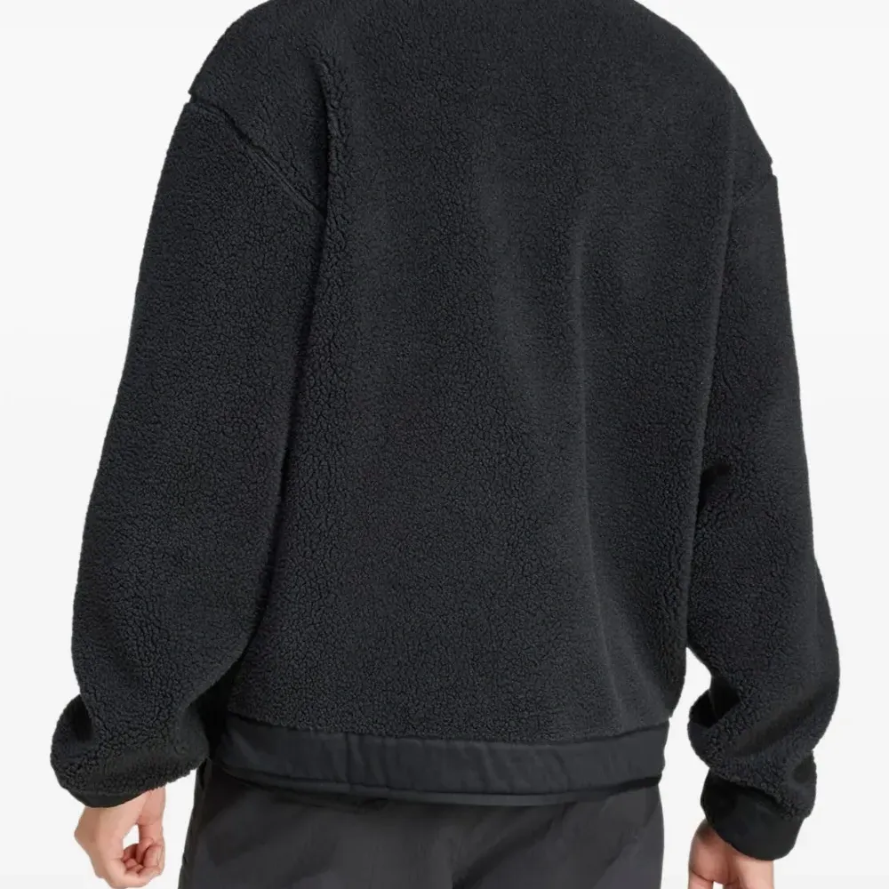 Свитер со вставками