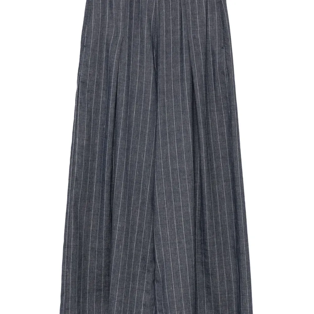 Брюки в тонкую полоску Брюки в тонкую полоску