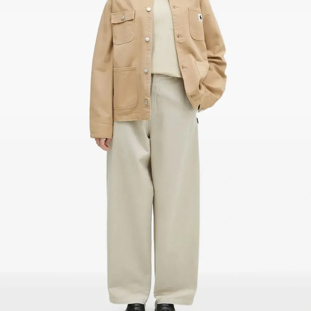 Прямые брюки с карманами