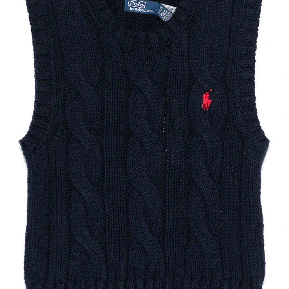 Жилет фактурной вязки