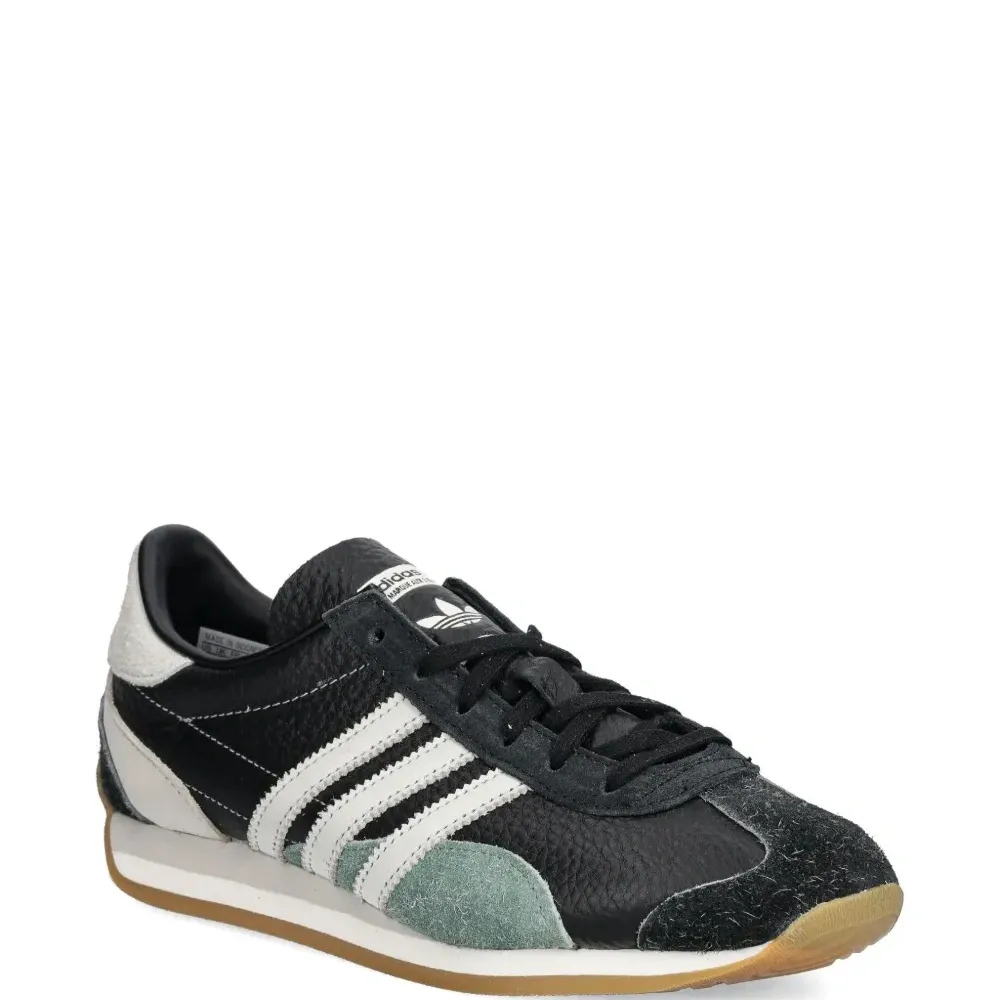 Кроссовки со вставками