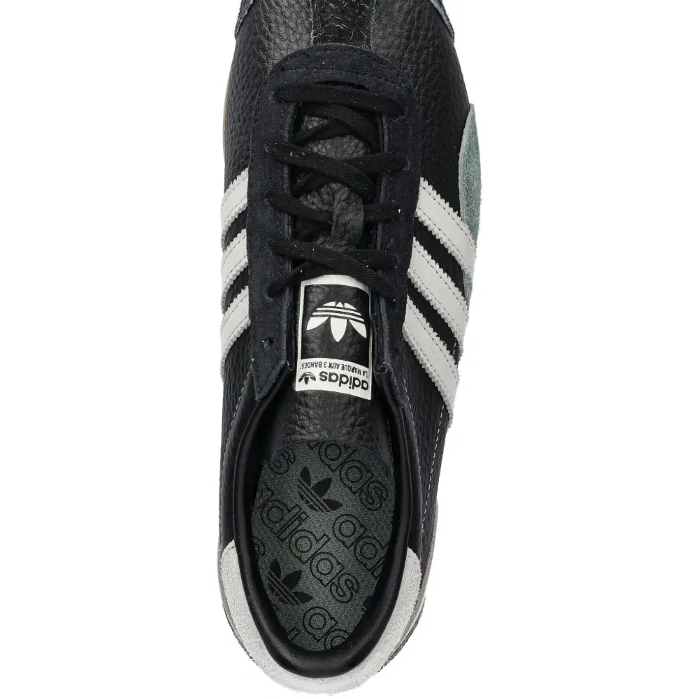 Кроссовки со вставками