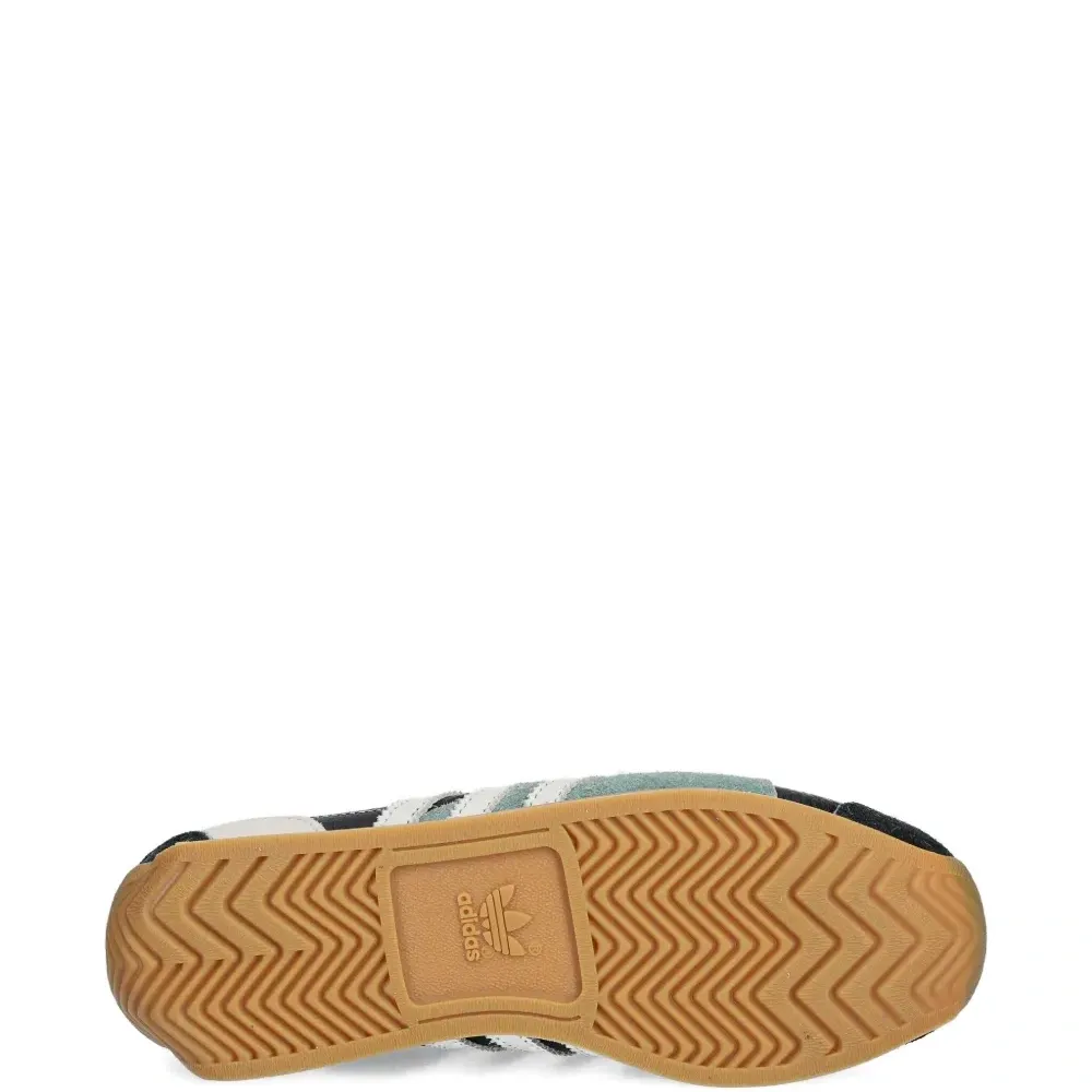 Кроссовки со вставками