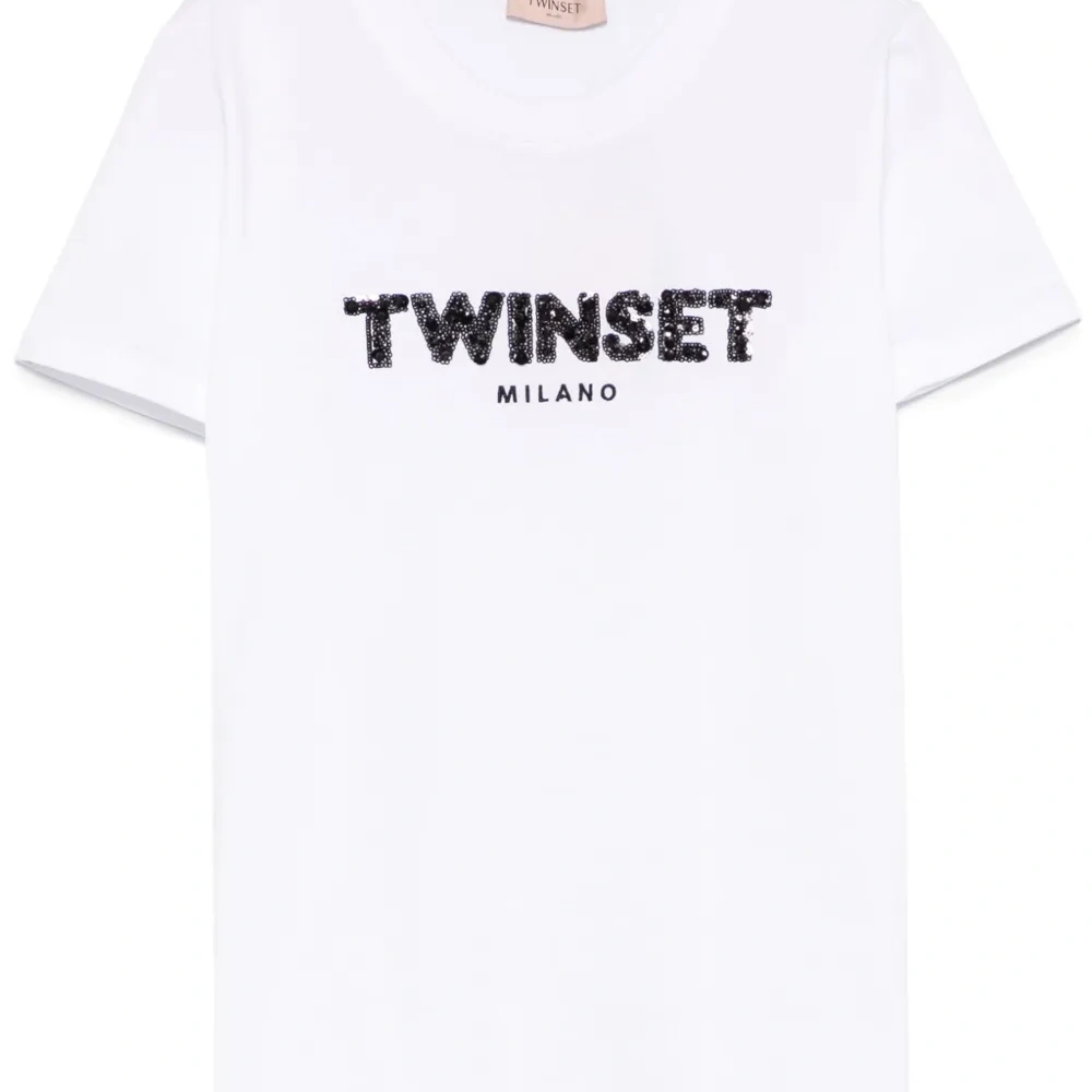 Футболка с пайетками и логотипом